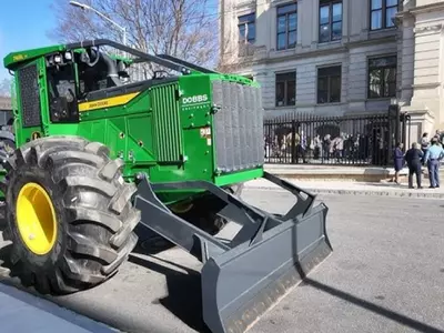 ‘뿔’난 조지아 농민들, 주청사서 트랙터 시위