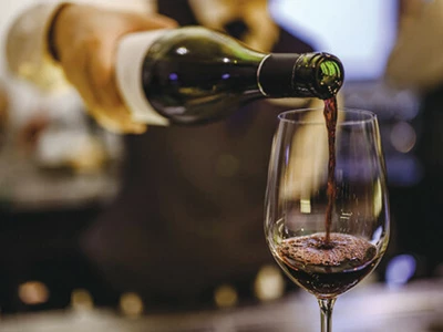 레드 와인이 화이트 와인보다 건강에 더 좋을까?