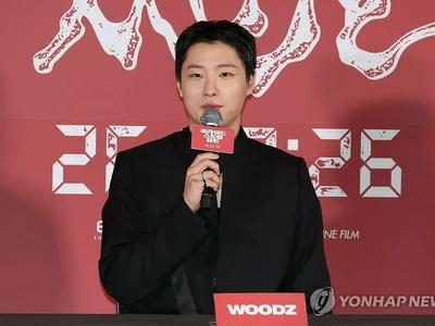 우즈, 역주행 스타서 영화까지…"예측불가 아티스트 되고파"