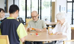 두뇌를 쓰는 습관, 치매 늦춘다… 알츠하이머 최대 5년 지연