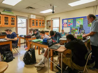 결석 잦으면 운전면허 정지에 체육활동 금지