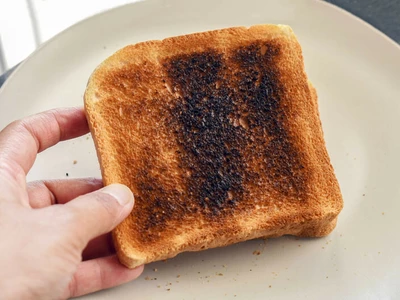 ‘탄 음식 먹으면 암 위험’ 어디까지 맞나