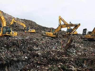 세계 최대 매립지서 50m 쓰레기 더미 붕괴… 7명 사망
