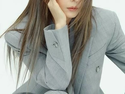 가수 김완선 미등록 기획사 운영 혐의로 검찰 송치