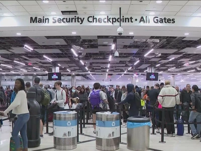 공항 보안검색 정체 극심, 평소보다 일찍 도착해야