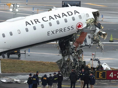 착륙 여객기 소방차와 충돌… 또 항공참사