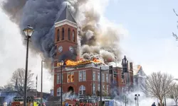 133년 역사 법원건물 화재로 붕괴