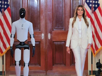 로봇과 나란히 입장하는 멜라니아 여사