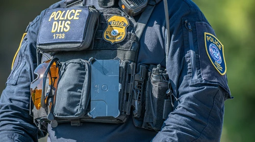 공항에 ICE 요원, 이민자들 '비행포기' 속출