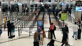 TSA 직원 급여 수령, 공항 대기 줄 줄어