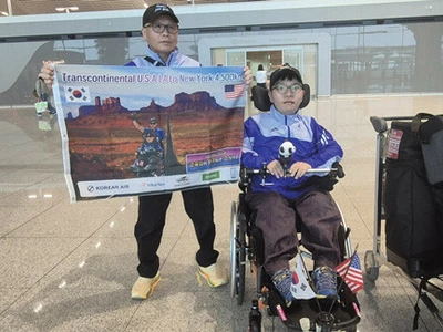 “휠체어 밀며 대륙횡단”
