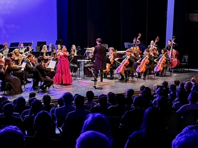 고전주의와 낭만주의가 어우러진 무대