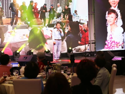 칠순잔치를 '생일 기념 콘서트'로