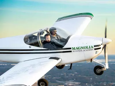 귀넷 항공학교, 전문 조종사 양성 프로그램 출범