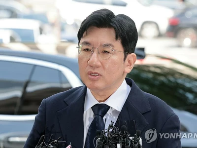 경찰, 하이브 방시혁 구속영장 신청…사기적 부정거래 혐의