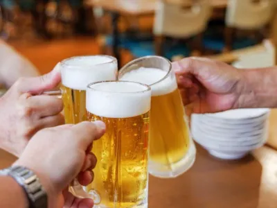 하루 맥주 1잔 괜찮다고?… 가벼운 음주도 쌓이면 뇌 혈류 줄인다