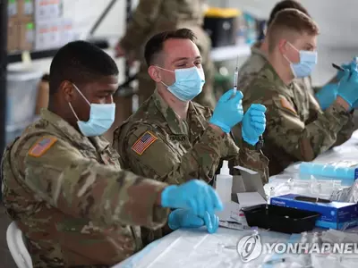플로리다주 코로나19 백신 접종에 동원된 군 의료진