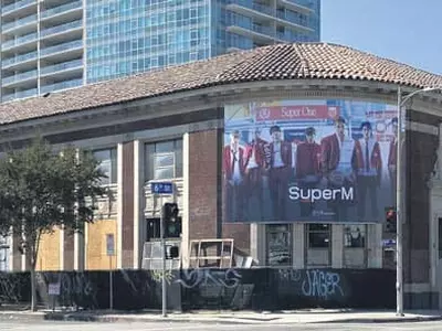 [화제의 비즈니스] “SM의 맛있는 K푸드 첫선”