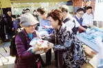 〈사진〉쌀 나누며 사랑 전달하기