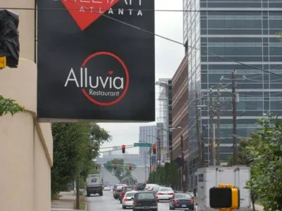 유명 스트립바서 '강제 매춘' 논란