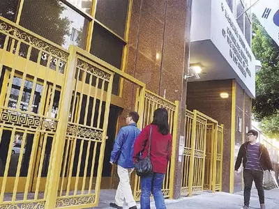 LA 총영사관 경비강화 철제 펜스