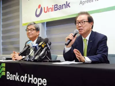 뱅크 오브 호프, 유니은행 전격 인수