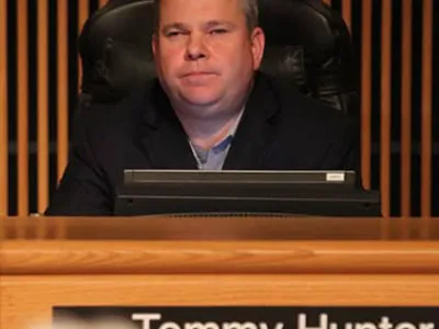 '인종차별 글' 커미셔너 "대화하겠다"