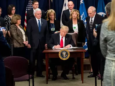 "장벽 건설 몇달내 착수,멕시코가 비용부담"