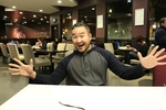 〈인터뷰-TV 맛집탐방프로 진행자 마이클 오〉"보통사람들의 행복 전파...한식당도 꼭 찾아갈게요"