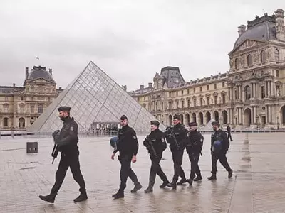 〈사진〉 루브르 박물관 테러 ‘발칵’