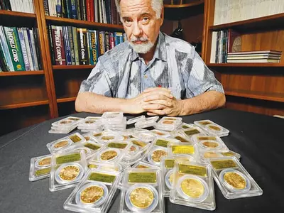 옛 주인들 숨겨둔 희귀한 물건 구경해볼까