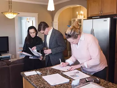 여전히 매물 부족하고 집값·이자율도 계속 오르고…