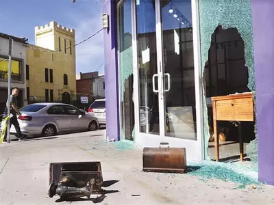 LA 한인상가 몸살 '유리창까지 깨고 털어'