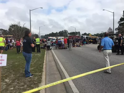 앨라배마 퍼레이드에 차량 돌진...12명 부상