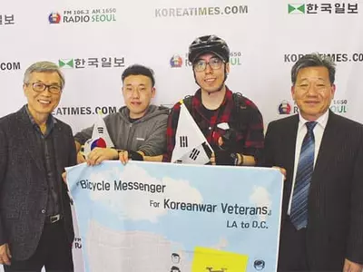 자전거에 '참전용사에 감사' 싣고 달린다