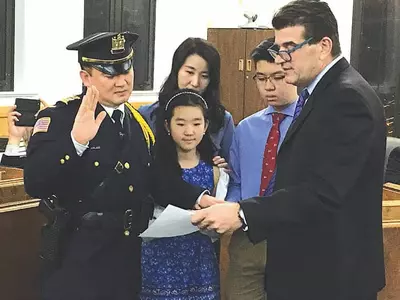 〈사진〉 포트리 경찰서제임스 이 경위 진급