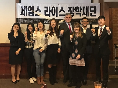 제임스 라이스 법률그룹 장학금 전달