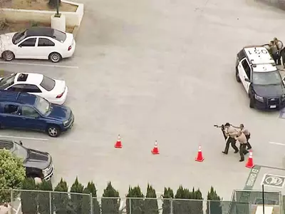 〈사진〉하필...셰리프국 주차장서 총격전