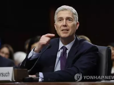 트럼프가 지명한 고서치, 트럼프에 반기