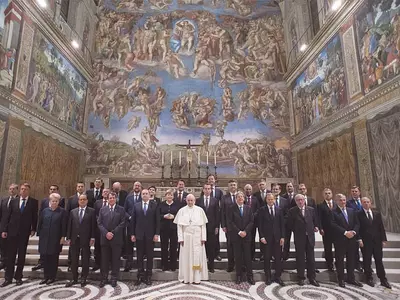 〈사진〉 ‘최후의 심판’벽화 앞 교황과 EU 정상들