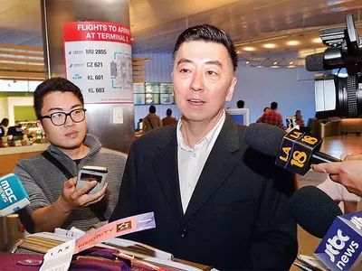 〈사진〉 LA 도착한 BBK 김경준 “진실 밝힐 것”