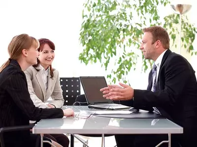 ‘그나물에 그밥’인재 고르려면 인터뷰‘틀’깨라