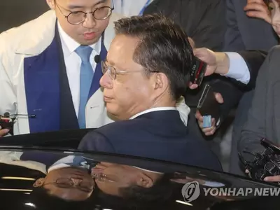 〈사진〉"뭔 일이래" 우병우 구속영장 또 기각