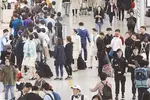 〈사진〉인천공항 출국인파 벌써 ‘북적’