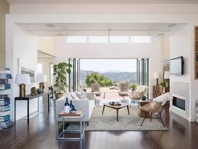 ‘잡동사니 말끔이 정리, 자연광 눈부시게’