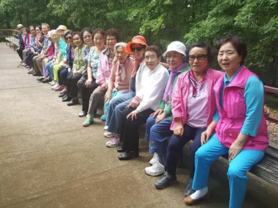 〈사진〉 노인대학 어버이 날 야유회