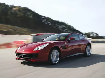 모두를 위한 실용적인 페라리 스포츠카