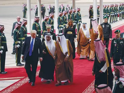 트럼프, 사우디서 ‘국왕급 환대’