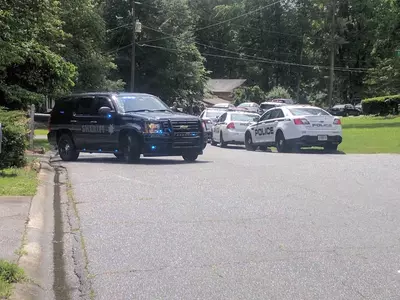 퇴거명령 받자 집에서 총쏘며 경찰과 대치극