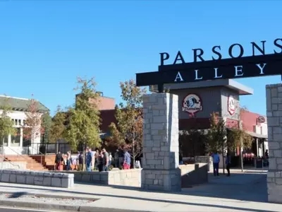 둘루스 시청앞  '파슨스 앨리' 전국 명소로